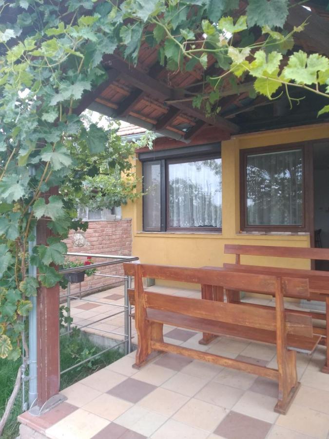Chalupa V Merunkovem Sadu Šakvice Exterior foto